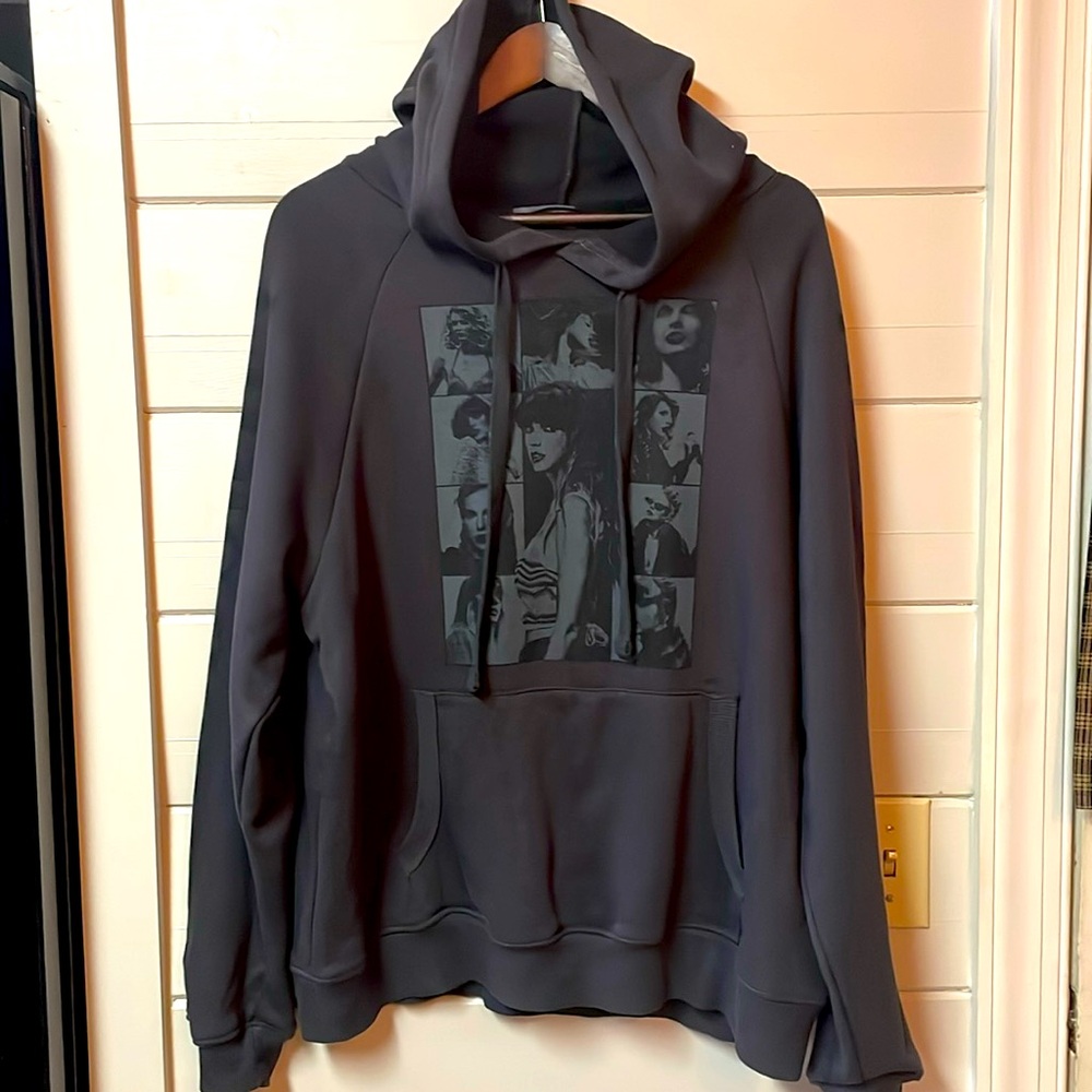 Taylor Swift The Eras Tour Washed Black Tour Hoodie Size M.